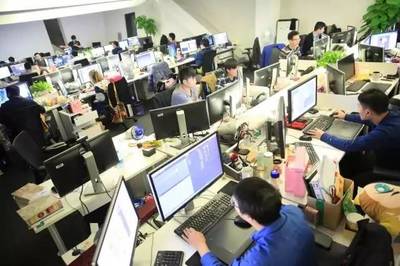 軟件技術服務行業(yè)薪酬躍居榜首 數(shù)字經(jīng)濟浪潮下的新引擎